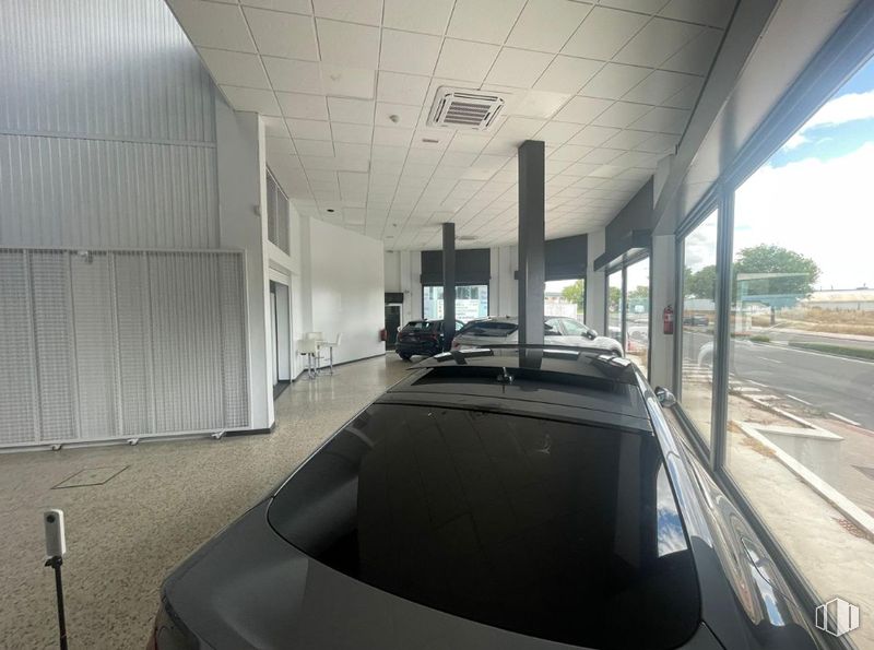 Nave en venta en Calle Lanzarote, Fuenlabrada, Madrid, 28946 con coche, propiedad, edificio, diseño automovilístico, capó, sombra, vehículo, arquitectura, accesorio y exterior del automóvil alrededor