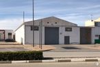 Industrial for sale at Carretera Circunvalacion, 22, Quintanar de la Orden, Toledo, 45800 with building, sky, cloud, plant, land lot, asphalt, road surface, door, landscape and residential area around