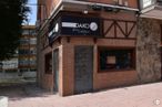 Retail for rent at Calle Palmas, 14, Móstoles, Madrid, 28938 with window, building, architecture, tree, brick, neighbourhood, brickwork, wood, facade and real estate around