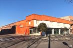 Retail for sale & for rent at Avenida Portugal, 74, Talavera de la Reina, Toledo, 45600 with building, sky, asphalt, road surface, tree, window, plant, shade, wall and landscape around