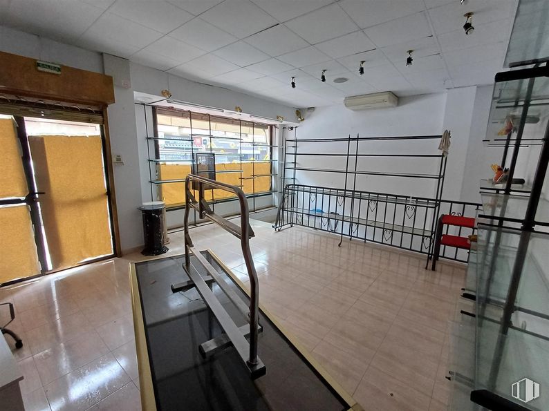 Local en venta en Avenida Comunidad de Madrid, 11, Mejorada del Campo, Madrid, 28840 con accesorio, interiorismo, edificio, suelo, suelos, ventana, techo, vidrio, casa y pasamanos alrededor