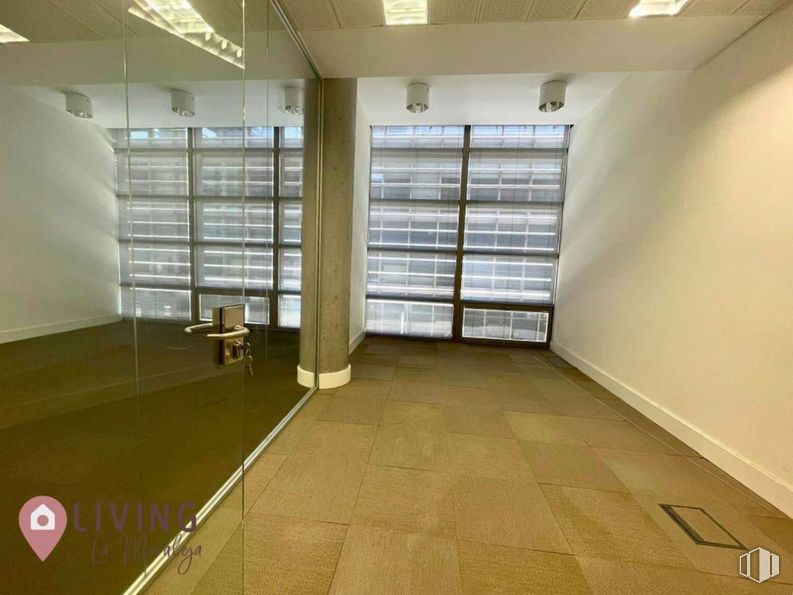 Oficina en alquiler en Natea Business Park, Avenida Industria, 4, Alcobendas, Madrid, 28108 con edificio, accesorio, ventana, hall, madera, sombra, interiorismo, suelo, suelos y casa alrededor