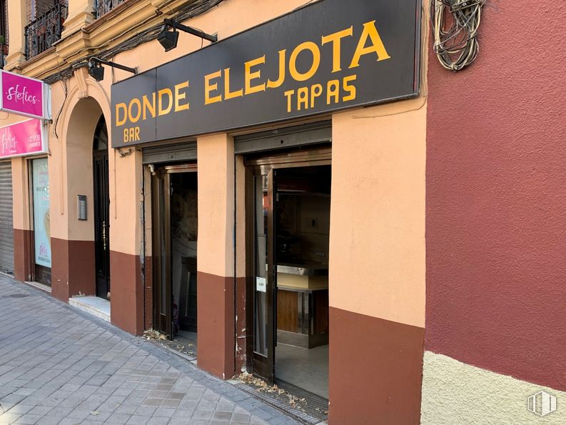 Local en venta en Calle Cartagena, Salamanca, Madrid, 28028 con puerta, edificio, ladrillo, ventana, fuente, pared, fachada, bienes raíces, ciudad y accesorio alrededor