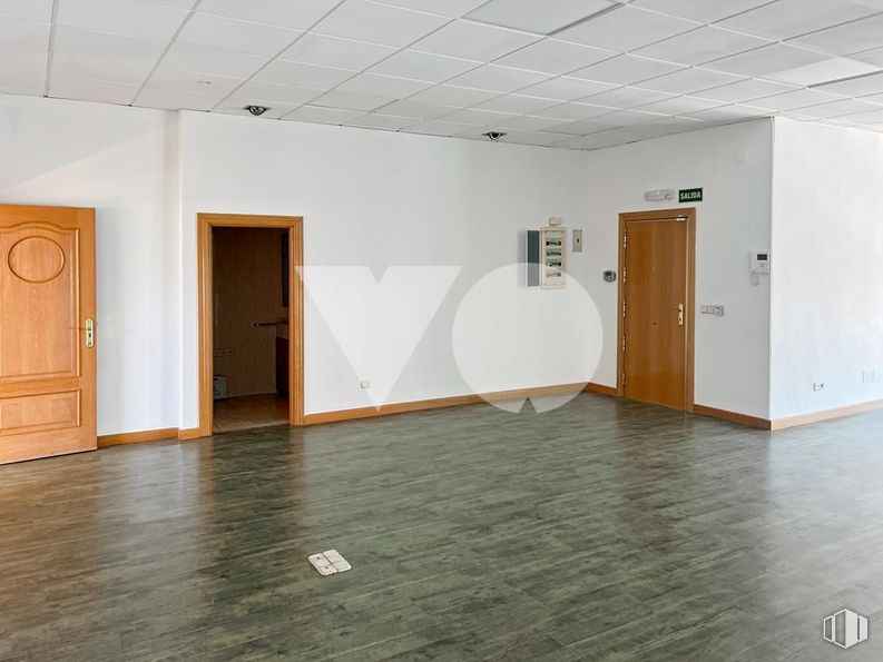 Oficina en alquiler en Avenida Constitución, Torrejón de Ardoz, Madrid, 28850 con puerta, madera, suelos, suelo, accesorio, hall, madera dura, tinte para madera, edificio y techo alrededor