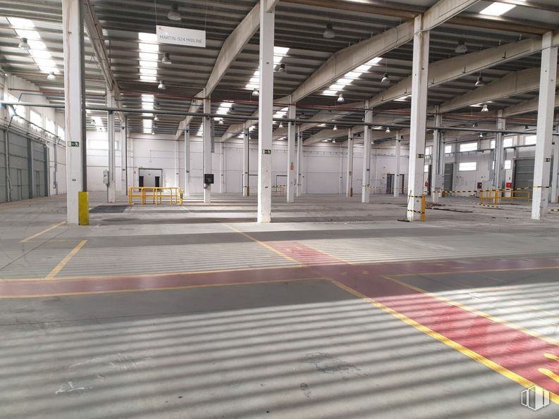 Industrial for rent at Zona industrial Alcalá, Alcalá de Henares, Madrid, 28806 with floor, flooring, hall, wall, beam, parking, ceiling, composite material, city and factory around