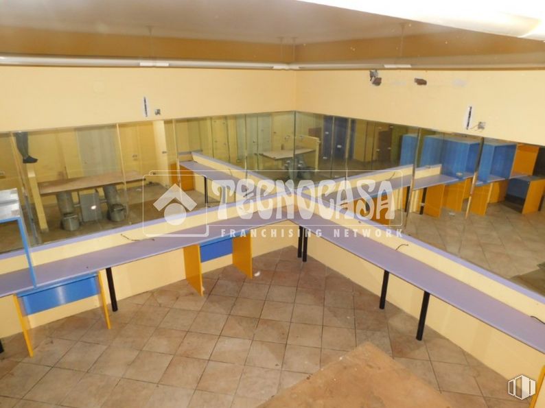 Retail for sale & for rent at Centro Comercial Valdemorillo Centro, Avenida Toros, 1, Valdemorillo, Madrid, 28210 with table, interior design, wood, field house, floor, flooring, leisure, swimming pool, hall and urban design around