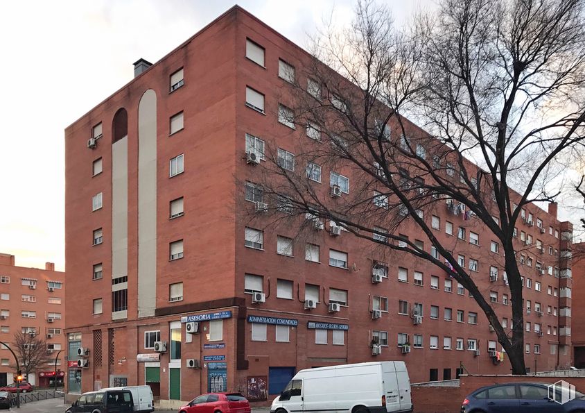 Local en venta en Avenida Orovilla, 40, Villaverde, Madrid, 28041 con edificio, coche, camioneta, rueda, neumático, cielo, ventana, vehículo, nube y bloque de torres alrededor