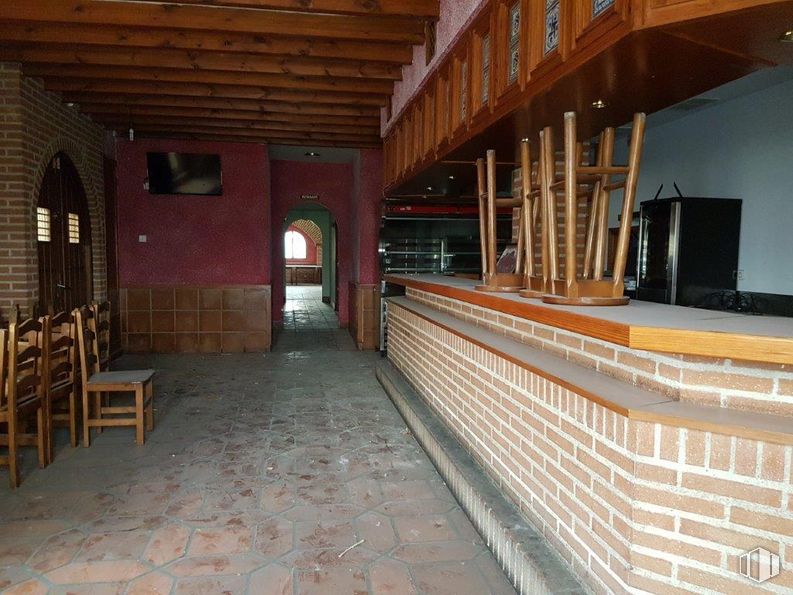 Local en alquiler en Calle Jacinto Benavente, 8, Azuqueca de Henares, Guadalajara, 19200 con silla, madera, edificio, albañilería, arquitectura, ladrillo, piso, suelo, viga y madera alrededor