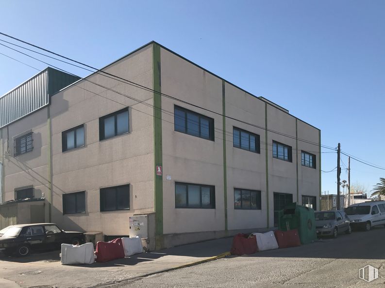 Industrial for sale & for rent at Calle del Plomo, 6, San Martín de la Vega, Madrid, 28330 with building, car, luggage & bags, window, sky, property, wheel, tire, vehicle and architecture around