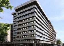 Office for rent at Calle Orense, 70, Tetuán, Madrid, 28020 with building, sky, window, architecture, tower block, tree, urban design, condominium, neighbourhood and residential area around