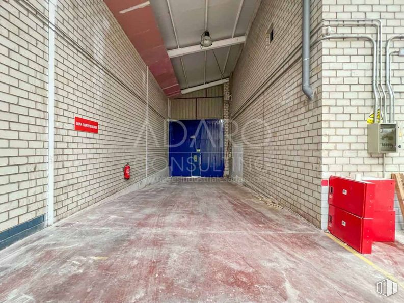 Nave en alquiler en Zona industrial, Coslada, Madrid, 28820 con archivador, ebanistería, superficie de la carretera, accesorio, asfalto, suelo, suelos, material compuesto, carretera y albañilería alrededor