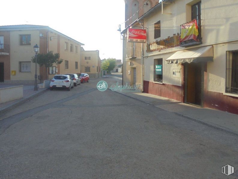 Retail for sale at Zona centro, Garcillán, Segovia, 40120 with car, building, window, vehicle, road surface, wheel, asphalt, tire, house and sidewalk around