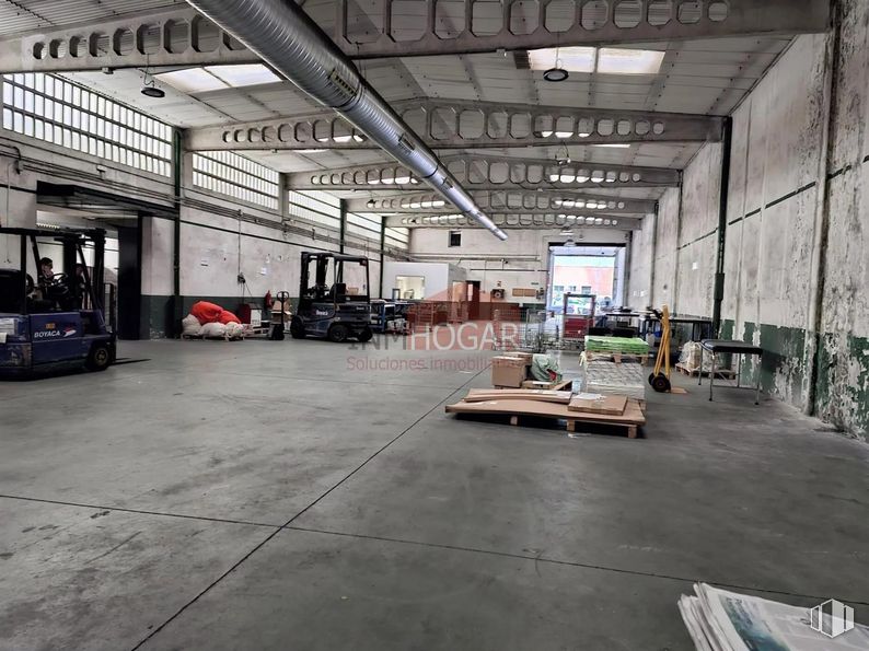 Industrial for sale at Polígono Hervencias, Ávila, 05004 with car, automotive parking light, building, automotive design, flooring, hall, floor, wood, parking and city around