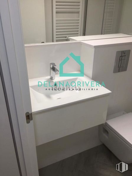 Oficina en venta en Zona Arapiles, Chamberí, Madrid, 28015 con fregadero, edificio, accesorio, madera, propiedad material, gas, pavimento, casa, puerta y material compuesto alrededor