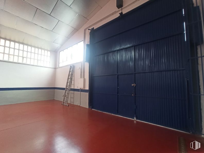 Nave en venta en Zona industrial, Humanes de Madrid, Madrid, 28970 con ventana, pabellón, hall, madera, suelos, suelo, puerta, techo, edificio y madera dura alrededor