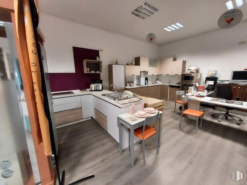 Local en venta en Las Margaritas - Universidad, Getafe, Madrid, 28903 con mesa, diseño de interiores, piso, pavimentos, edificio, pantalla de ordenador, techo, habitación, máquina y material de oficina alrededor