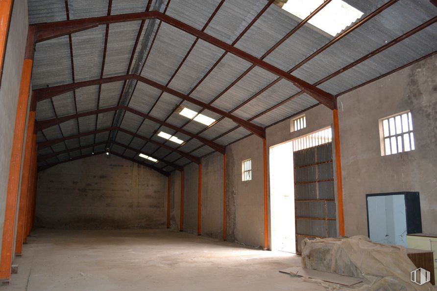 Industrial for sale at Calle Dr. Benéitez, 11, Manzaneque, Toledo, 45460 with window, door, fixture, wood, beam, shade, building, real estate, hall and composite material around