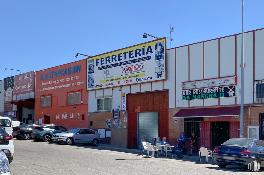 Industrial for rent at Calle Castaños, Torrejón de Velasco, Madrid, 28990 with car, building, person, wheel, automotive parking light, tire, land vehicle, sky, vehicle and property around