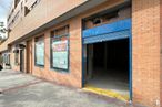 Retail for rent at Avenida Monasterio de Silos, 11, Fuencarral - El Pardo, Madrid, 28034 with building, window, road surface, brick, brickwork, wood, sidewalk, asphalt, facade and city around