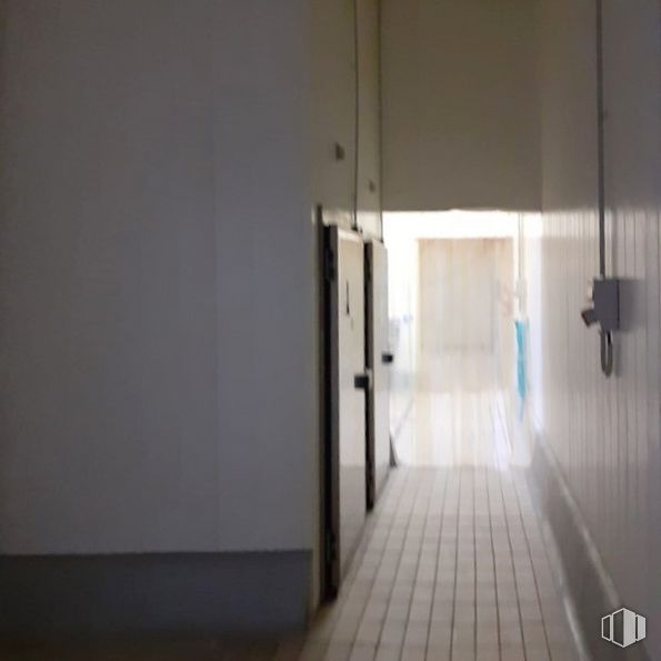 Industrial for sale at Avenida Fuenlabrada, Humanes de Madrid, Madrid, 28970 with fixture, wood, flooring, floor, tints and shades, symmetry, ceiling, hardwood, concrete and darkness around