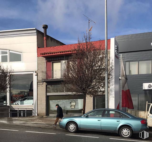 Local en alquiler en Carretera San Rafael, Segovia, 40006 con persona, rueda, neumático, coche, ventana, luz de estacionamiento automotriz, vehículo terrestre, nube, vehículo y edificio alrededor