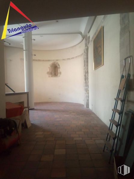 Retail for sale & for rent at Avenida Camilo José Cela, Cuéllar, Segovia, 40200 with ladder, picture frame, furniture, floor, wood, flooring, house, ceiling, flag and space around