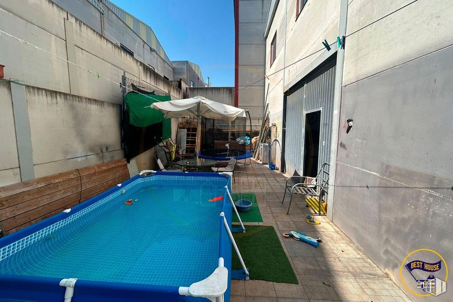 Industrial for sale at Polígono Industrial Carretera Motilla, Cuenca, 16004 with water, property, building, chair, azure, swimming pool, architecture, sky, leisure and window around