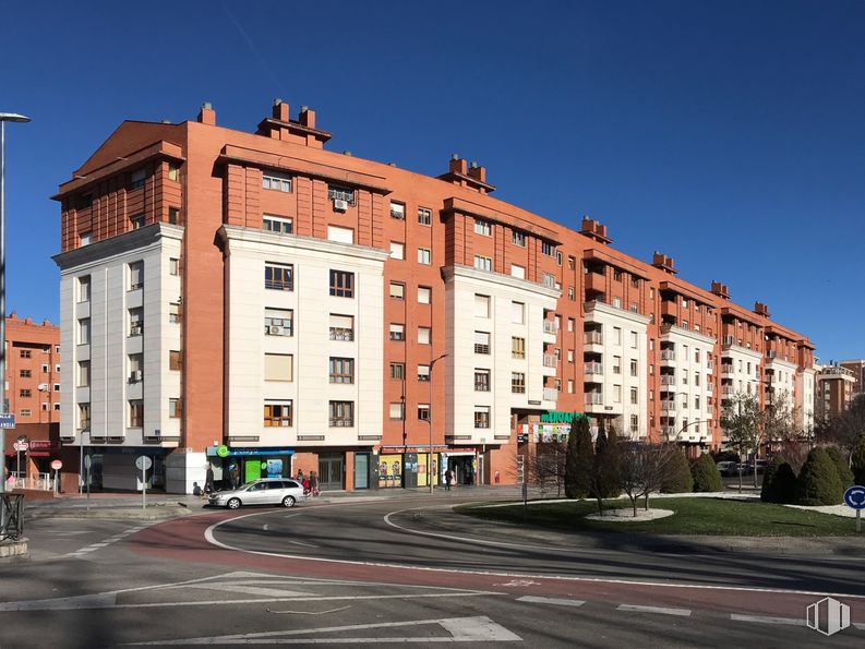 Retail for sale at Calle Zaragoza, 21, Guadalajara, 19005 with building, sky, window, plant, urban design, architecture, condominium, neighbourhood, residential area and fixture around