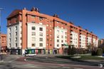 Retail for sale at Calle Zaragoza, 21, Guadalajara, 19005 with building, sky, window, plant, urban design, architecture, condominium, neighbourhood, residential area and fixture around