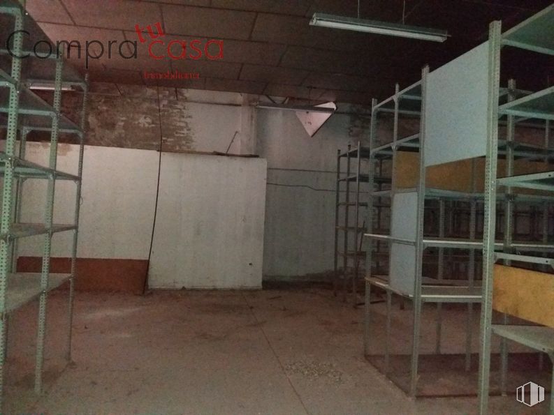 Industrial for sale at Polígono Industrial Cerro, Segovia, 40006 with furniture, wood, floor, flooring, gas, building, ladder, composite material, metal and building material around