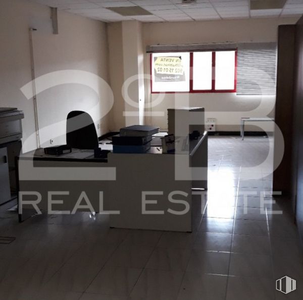 Office for sale at Calle Tierra de Barros, 2, Coslada, Madrid, 28820 with table, lighting, building, automotive design, interior design, floor, flooring, font, living room and tile flooring around