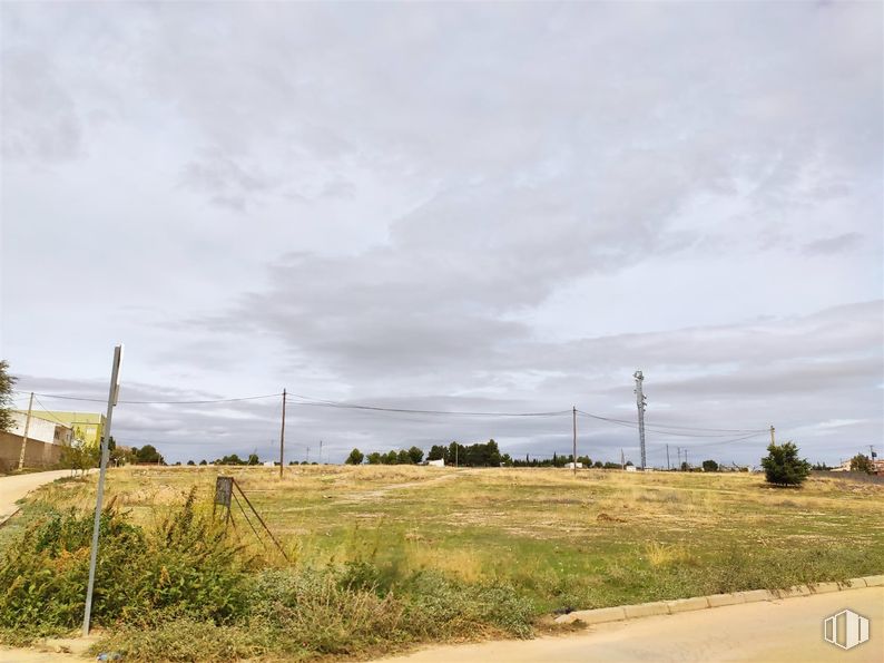 Land for sale at Calle Madrid, Quintanar de la Orden, Toledo, 45800 with cloud, sky, plant, road surface, natural landscape, asphalt, land lot, overhead power line, tree and electricity around