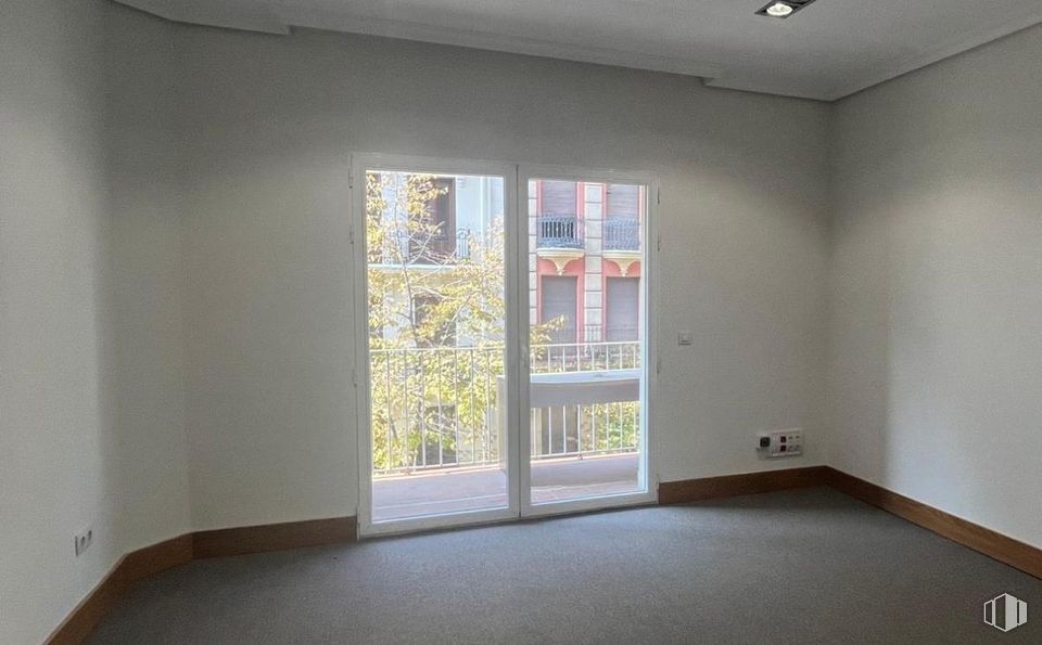 Office for rent at Calle Claudio Coello, Salamanca, Madrid, 28001 with window, flooring, wood, floor, interior design, room, wood flooring, apartment, wood stain and hardwood around