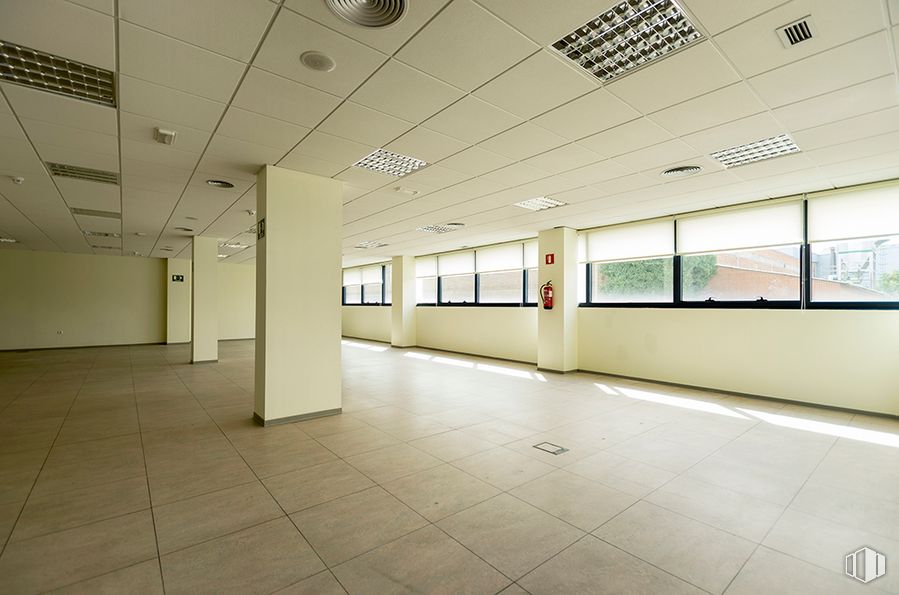 Oficina en alquiler y venta en Edificio Antares, Calle Industrias, 4, Alcorcón, Madrid, 28923 con ventana, edificio, accesorio, piso, suelo, entrada, techo, vidrio, evento y habitación alrededor