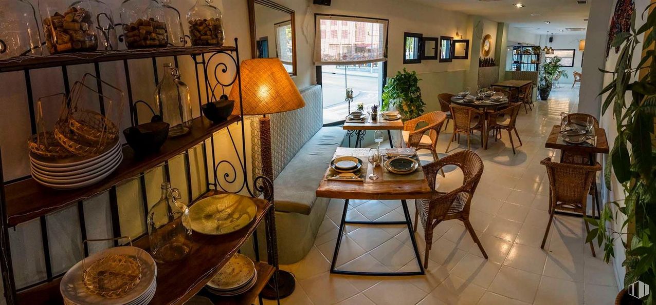 Retail for rent at Calle Luna, Villanueva de la Cañada, Madrid, 28691 with chair, lighting, furniture, kitchen & dining room table, table, tableware, picture frame, wood, plant and interior design around