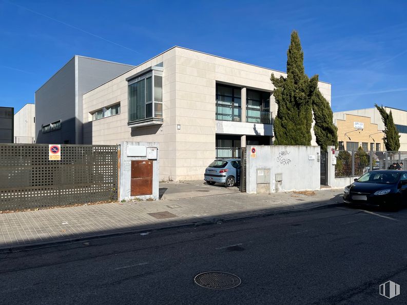 Nave en alquiler y venta en Calle Aeronáutica, 28, Alcorcón, Madrid, 28923 con coche, ventana, edificio, cielo, propiedad, rueda, vehículo, superficie de carretera, asfalto y neumático alrededor