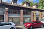 Retail for rent at Calle Abastos, Aranjuez, Madrid, 28300 with car, tire, wheel, window, door, land vehicle, vehicle, sky, property and cloud around