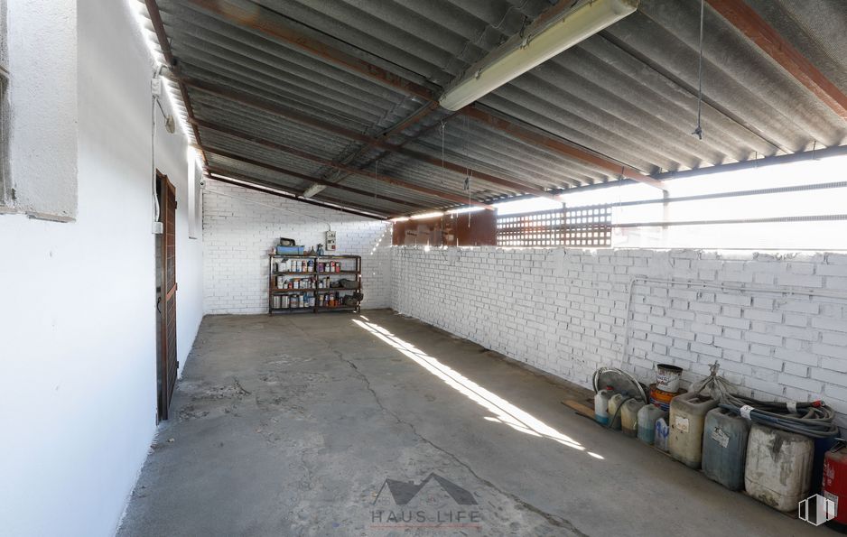 Nave en venta en Polígono La Yegua, Torrejón de Ardoz, Madrid, 28850 con productos envasados, madera, piso, asfalto, superficie de la carretera, material compuesto, gas, pavimento, carretera y edificio alrededor