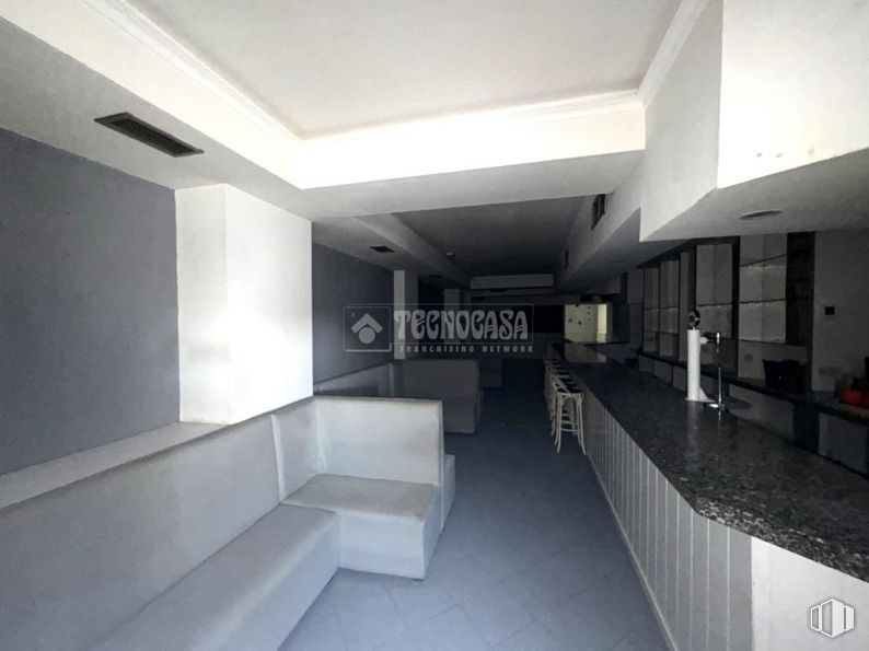 Local en venta en Zona Móstoles - El Soto, Móstoles, Madrid, 28935 con edificio, hall, interiorismo, suelos, gris, suelo, ventana, accesorio, madera y techo alrededor