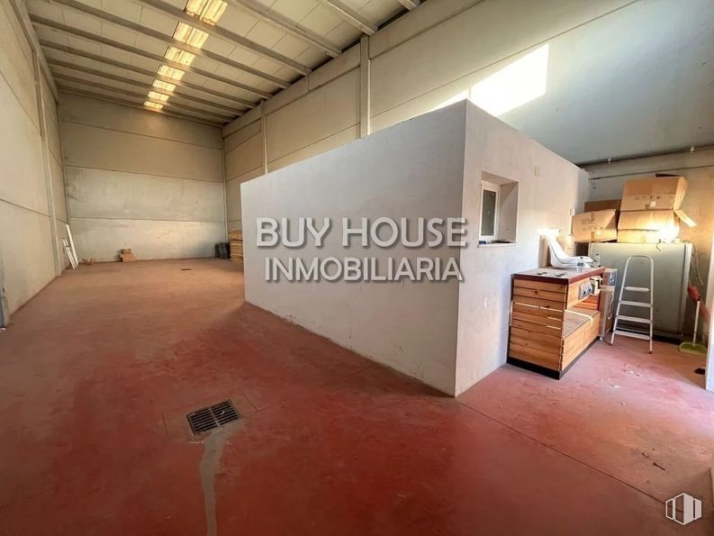 Industrial for sale at Polígono La Veredilla, Illescas, Toledo, 45200 with chest of drawers, floor, flooring, building material, plywood and daylighting around