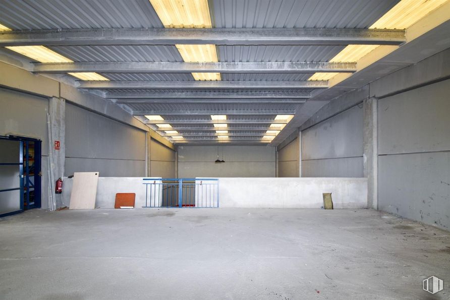 Nave en alquiler y venta en Zona industrial A-42, Illescas, Toledo, 45200 con lámpara, alumbrado, edificio, accesorio, hall, suelos, aparcamiento, asfalto, gas y material compuesto alrededor