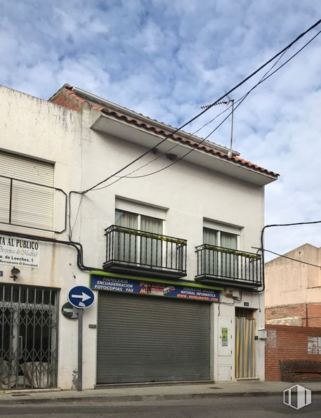 Local en alquiler en Calle Pez, 24, Campo Real, Madrid, 28510 con ventana, casa, puerta, edificio, nube, cielo, madera, electricidad, barrio y propiedad material alrededor