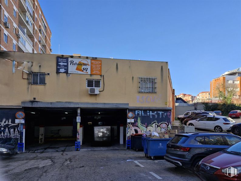 Local en alquiler en Calle Pedroñeras , Hortaleza, Madrid, 28043 con coche, edificio, ventana, iluminación del automóvil, luz de estacionamiento, coche familiar, luces traseras y de freno, aparcamiento, coche grande y vehículo de lujo alrededor