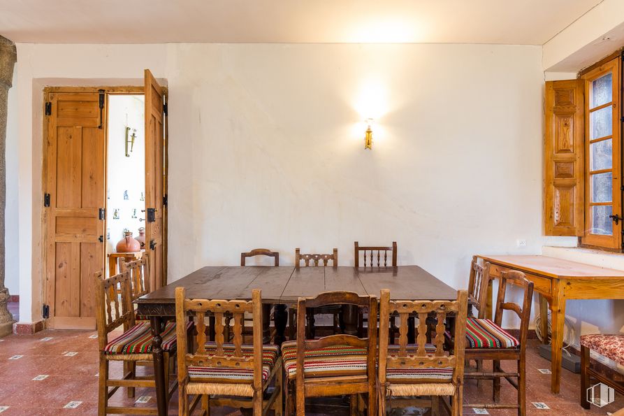 Land for sale at Colmenar del Arroyo, Colmenar del Arroyo, Madrid, 28213 with chair, table, furniture, wood, paint, interior design, floor, wood stain, window and fixture around