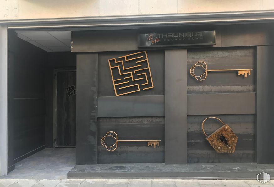 Local en alquiler y venta en Calle Madrid, 15, Leganés, Madrid, 28911 con cinturón, equipaje y bolsos, accesorio, gris, línea, madera, material compuesto, gas, diseño automotriz y fachada alrededor