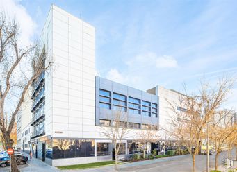 Office for rent at Calle Miguel Yuste, 58, San Blas - Canillejas, Madrid, 28037 with daytime, facade, architecture, metropolitan area, urban design, commercial building, composite material, mixed-use, headquarters and engineering around