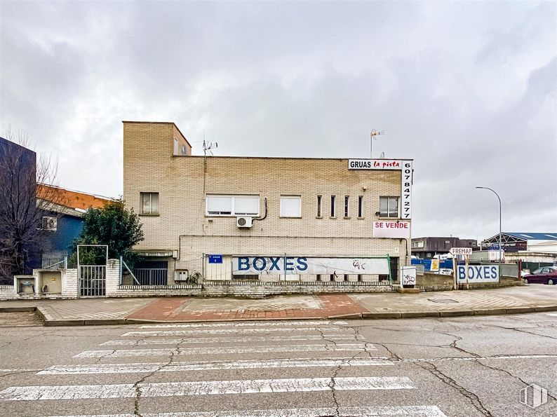 Suelo en venta en Calle Cámara de la Industria, Móstoles, Madrid, 28938 con edificio, cielo, nube, árbol, superficie de la carretera, asfalto, zona residencial, gas, fachada y ciudad alrededor