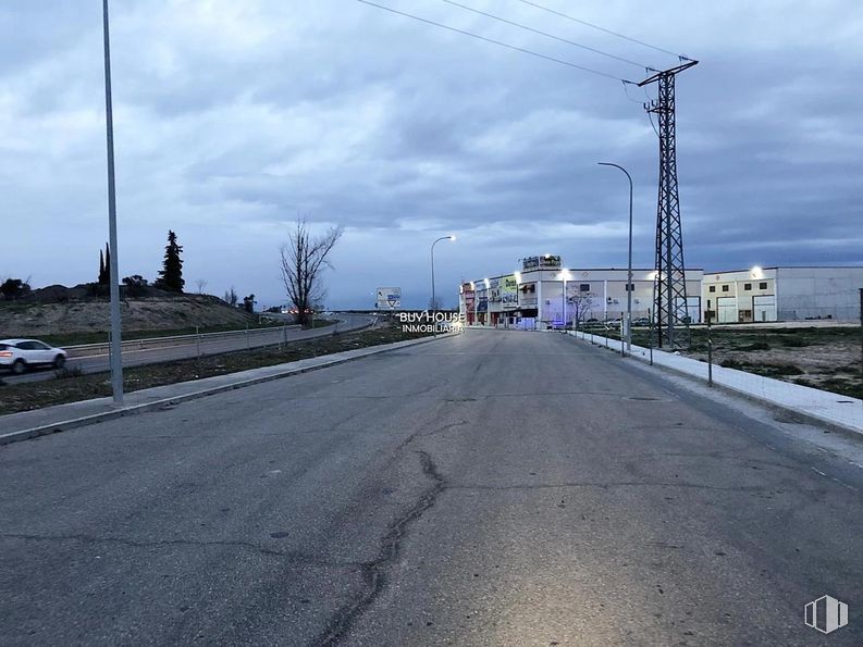 Land for sale at Polígono El Rabanal, Illescas, Toledo, 45200 with cloud, sky, road surface, street light, asphalt, overhead power line, electricity, thoroughfare, tar and gas around