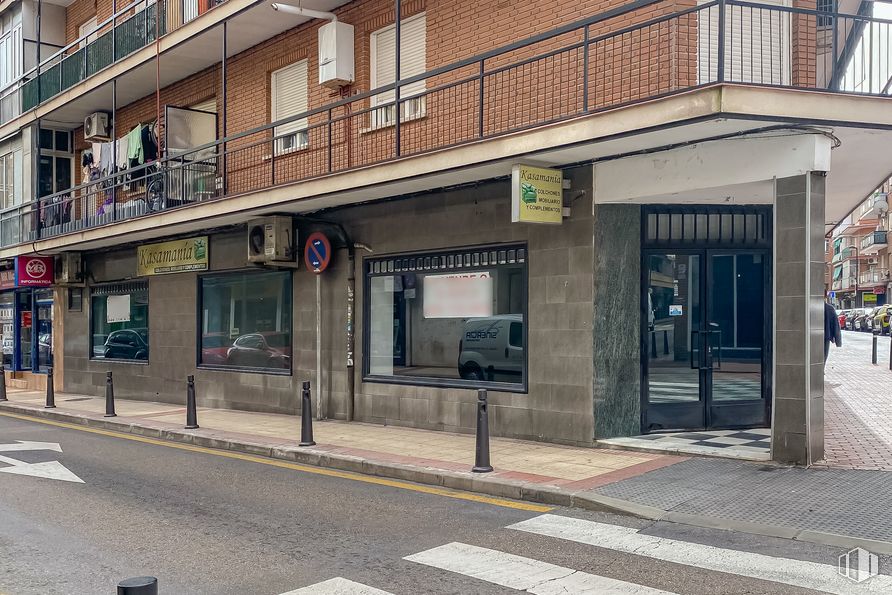 Local en alquiler en Calle Carabanchel, Getafe, Madrid, 28902 con ventana, puerta, edificio, propiedad, diseño urbano, ciudad, superficie de la carretera, zona residencial, fachada y edificio comercial alrededor