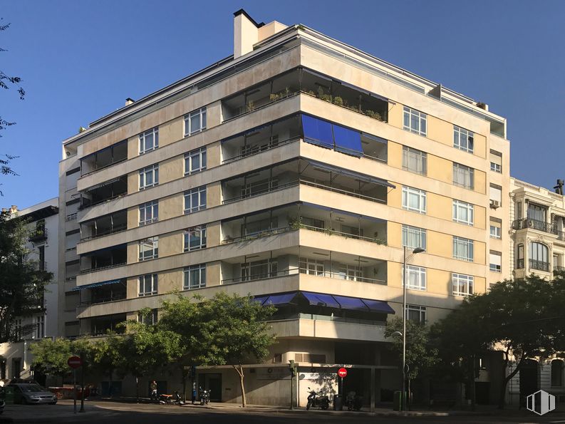 Local en alquiler en Calle General Arrando, 27, Chamberí, Madrid, 28010 con edificio, cielo, durante el día, propiedad, ventana, árbol, diseño urbano, bloque de pisos, condominio y barrio alrededor